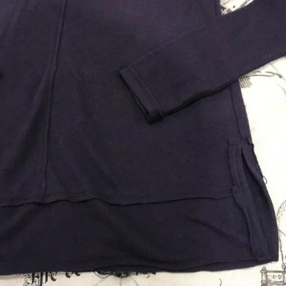 H By Bordeaux Exposed Seam V-Neck Sweater - Picture 5 of 6